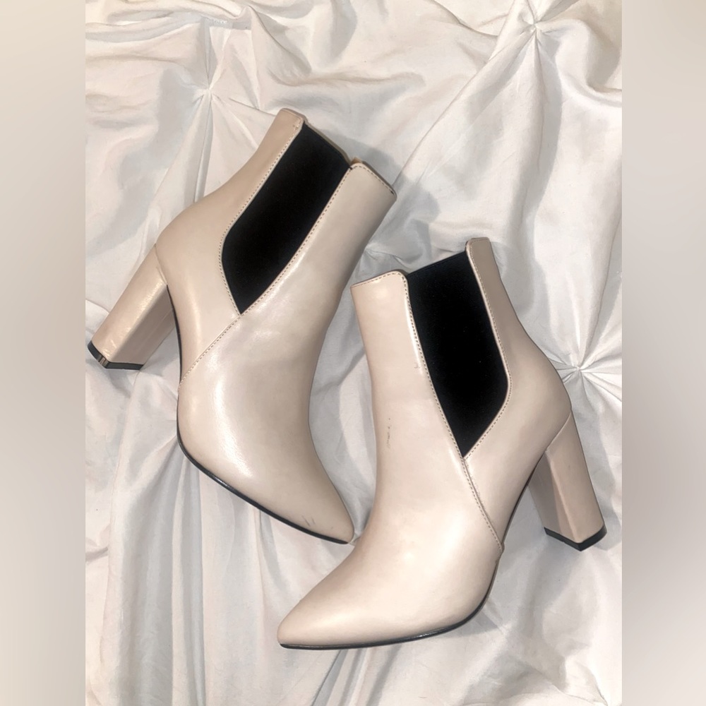 Catherine Malandrino White Boots Size 9